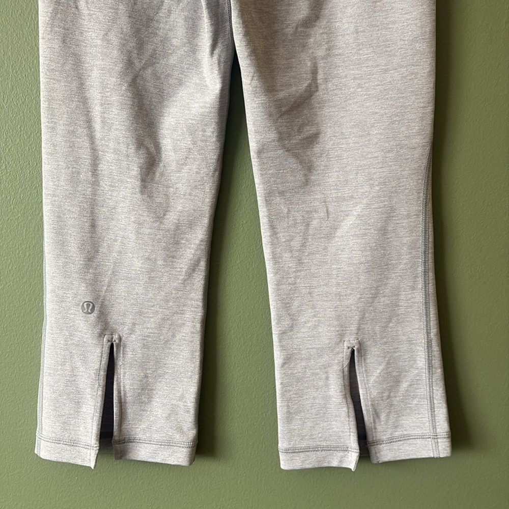 Lululemon Light Grey Capri Leggings Wide Hem Sz 4 Activewear Sporty Yoga Walk - Picture 5 of 6